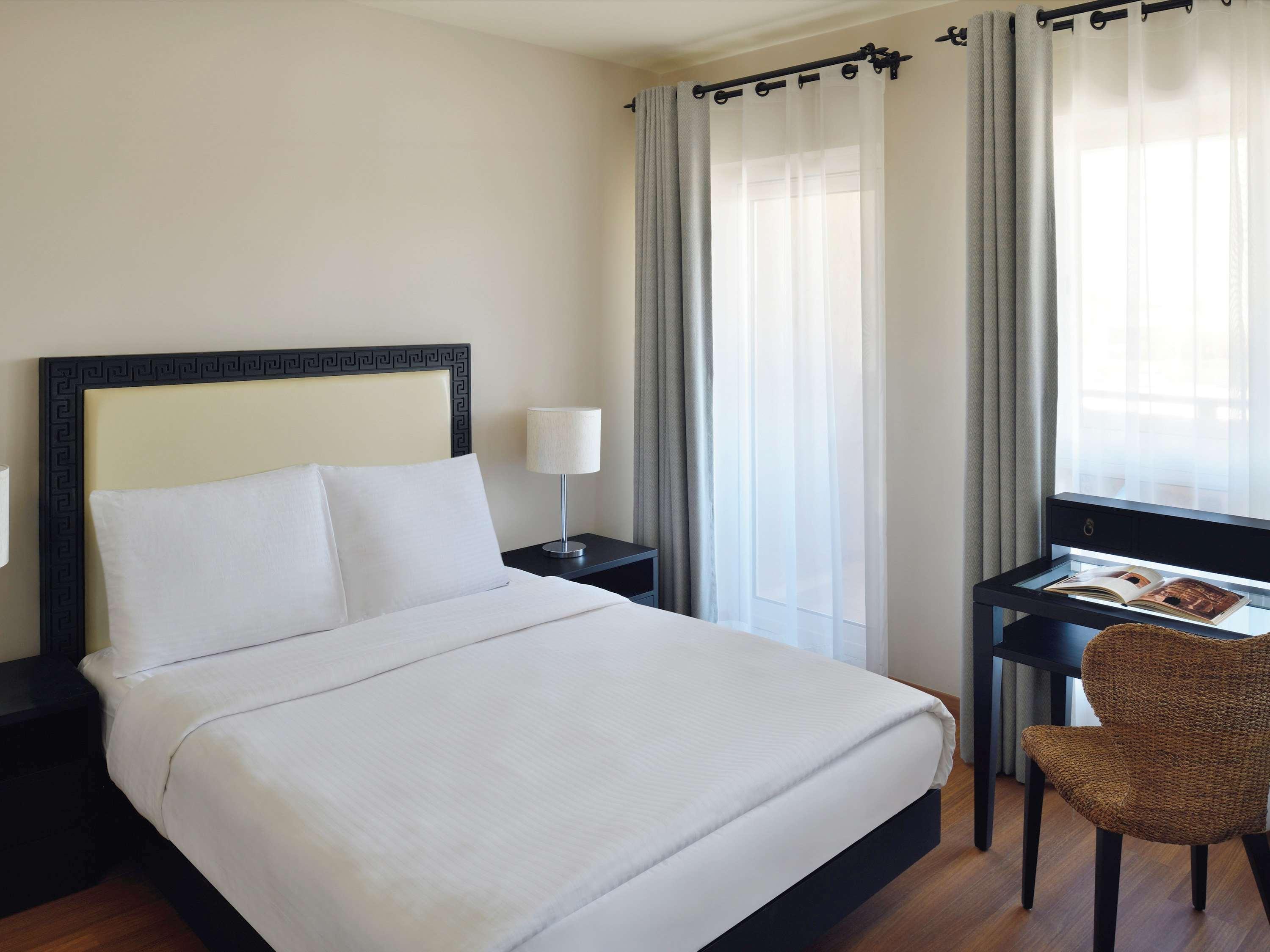 Moevenpick Resort & Residences Aqaba Exterior photo A room at the hotel