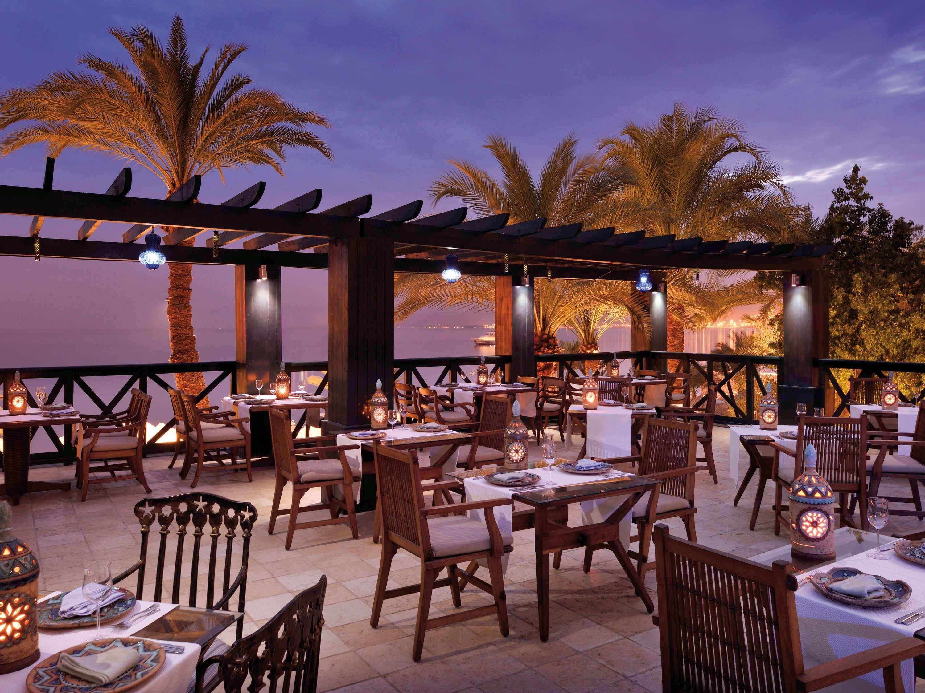 Moevenpick Resort & Residences Aqaba Exterior photo The Beach Club