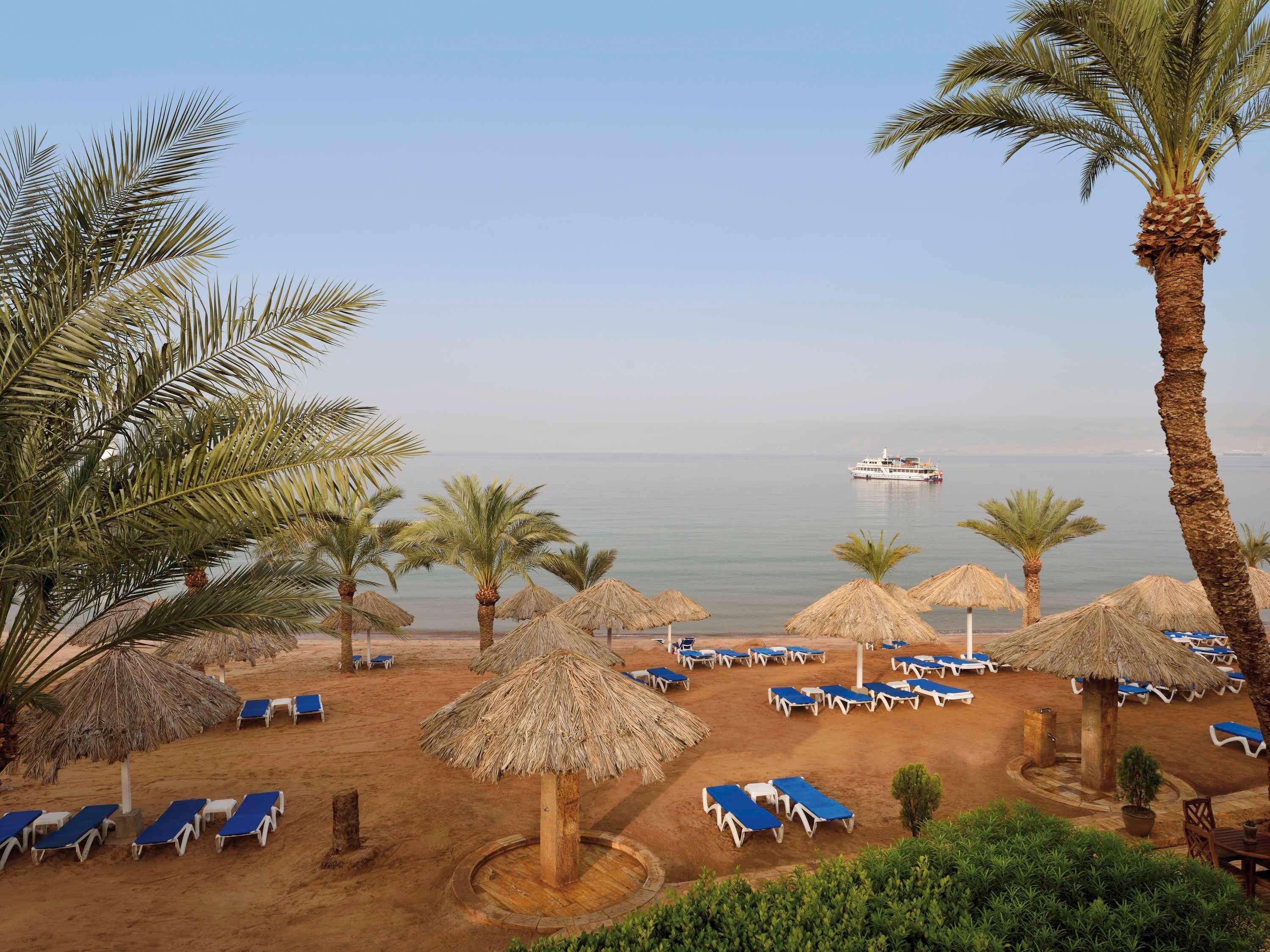 Moevenpick Resort & Residences Aqaba Exterior photo Dead Sea beach