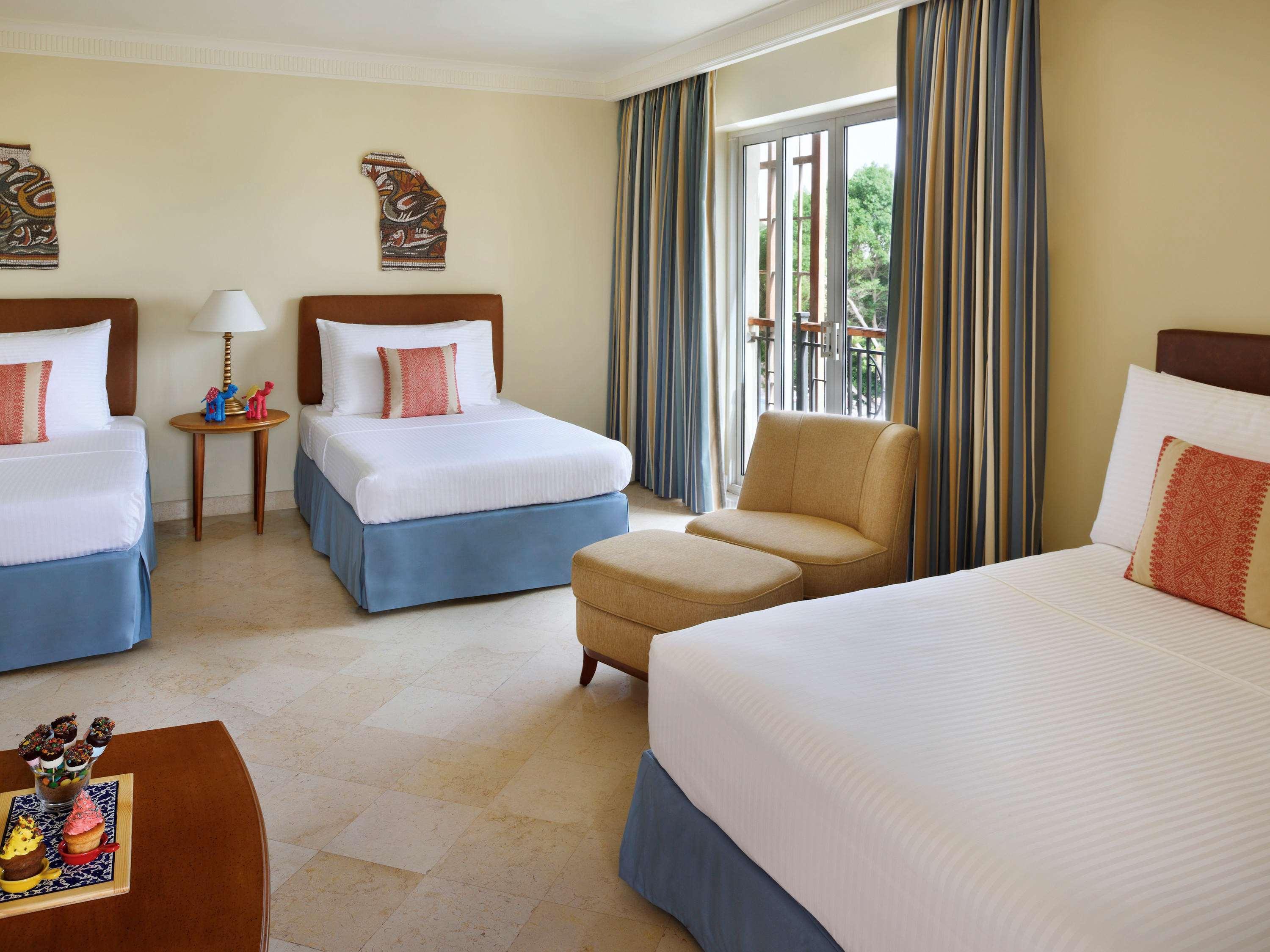 Moevenpick Resort & Residences Aqaba Exterior photo A room at the Royal Hawaiian Hotel