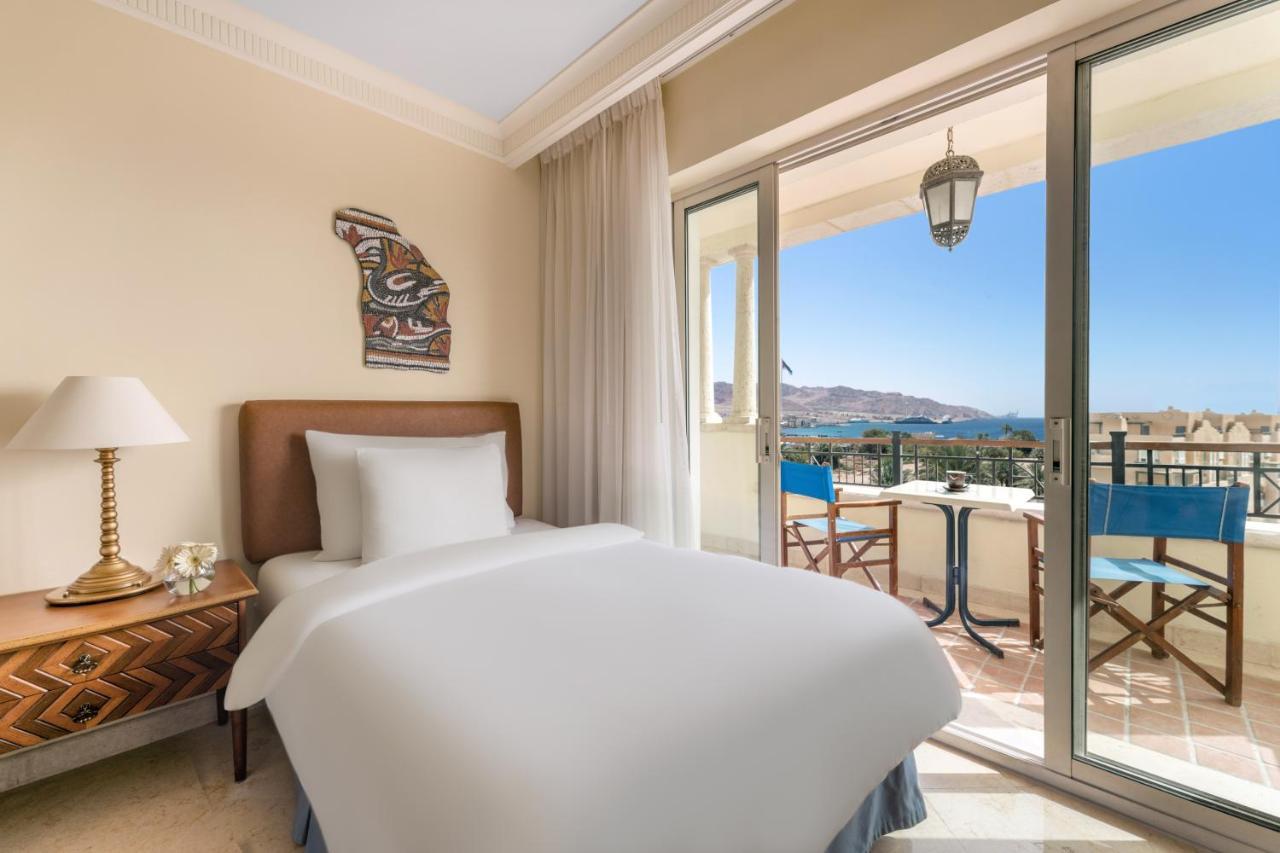 Moevenpick Resort & Residences Aqaba Exterior photo A single bed