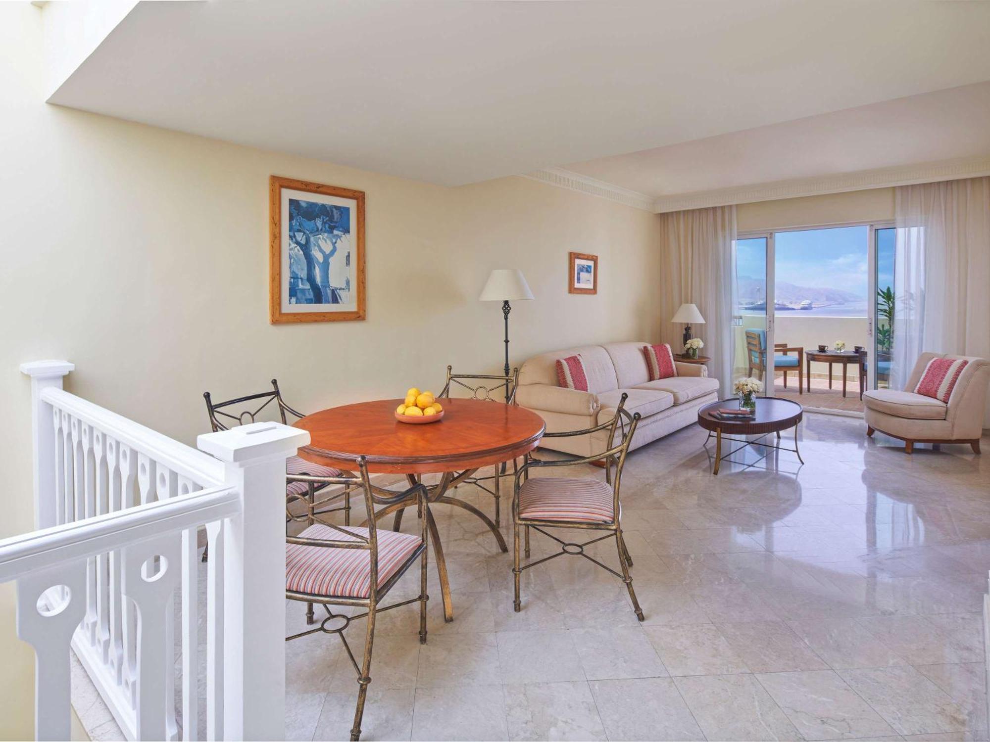 Moevenpick Resort & Residences Aqaba Exterior photo A living room at the Atlantis Paradise Island