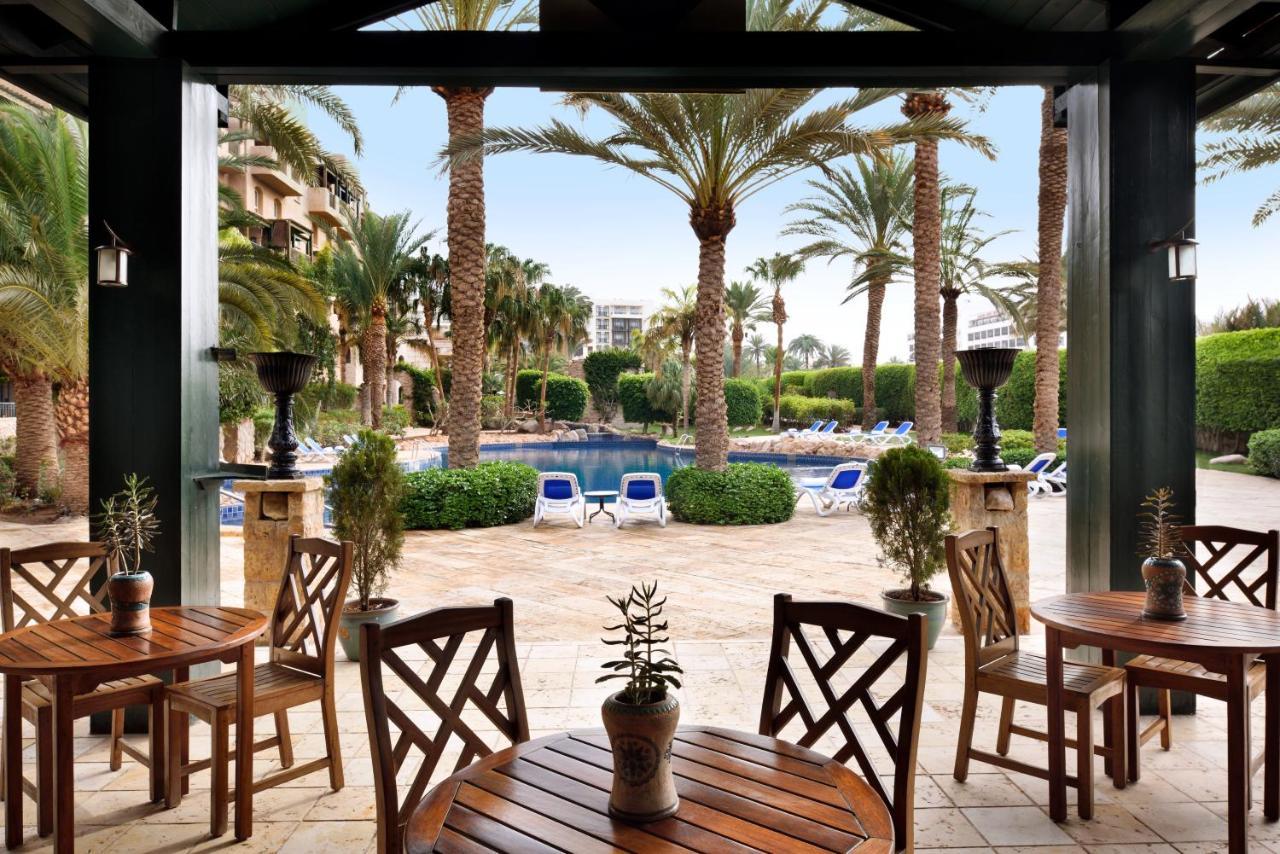 Moevenpick Resort & Residences Aqaba Exterior photo The pool at the Hilton Alexandria