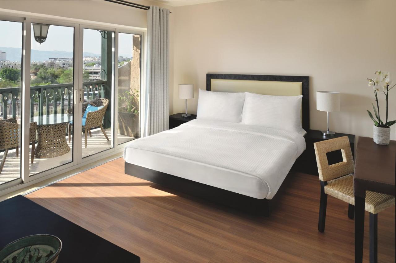 Moevenpick Resort & Residences Aqaba Exterior photo A bedroom at the Hilton San Diego Bayfront